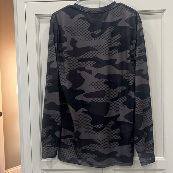 NBA Official Basketball Men's Medium Pullover Long Sleeve Tee Black Tone - Picture 2 of 8